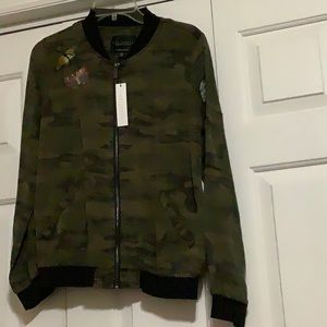 NWT zip up Camo jacket embroidered with butterflies by Sanctuary. Size XS.